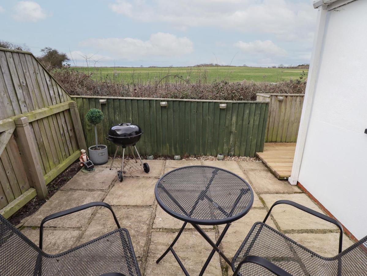Field View Villa Grimsby Exterior photo